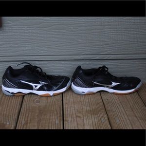 women’s mizuno volleyball shoes!